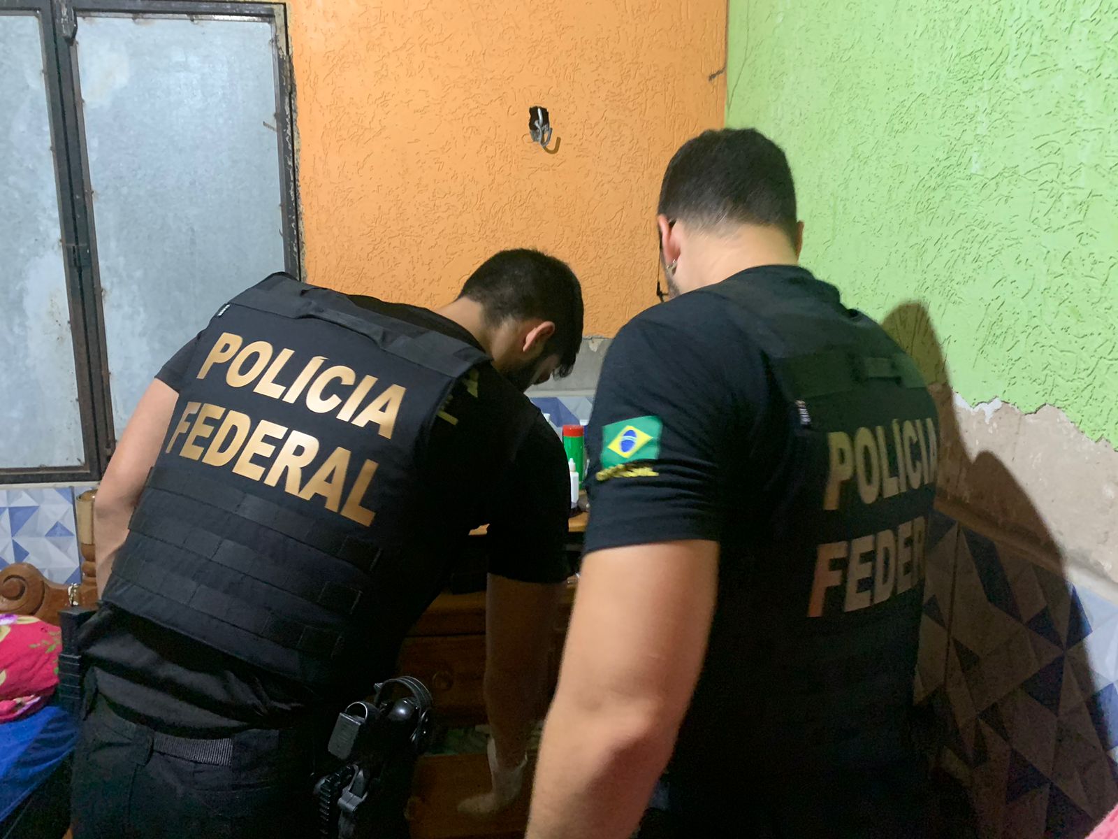 No Acre, homem que armazenava imagens de abuso sexual infantil no celular é preso pela PF